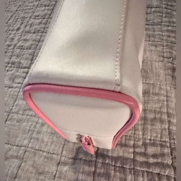 Chanel Makeup Bag! Y2K!! White🤍 and Pink🩷 - Picture 7 of 13